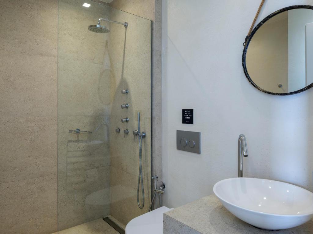 Bluetopia Suites - 6