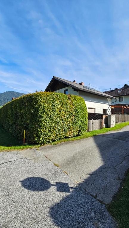 Nespecifikovaný výhled na hory nebo výhled na hory při pohledu z prázdninového domu