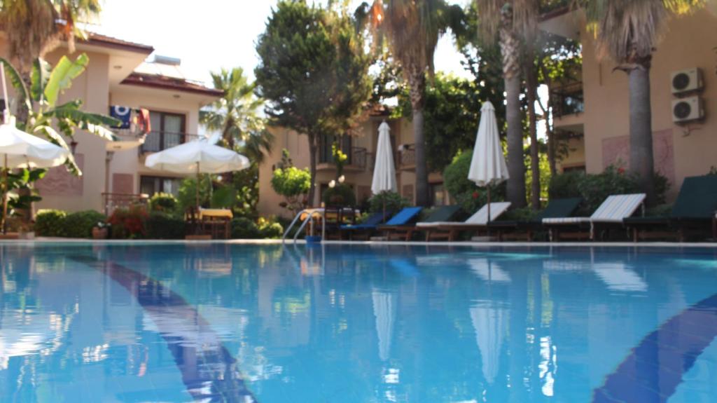 Bazén v ubytování Nirvana Hotel nebo v jeho okolí