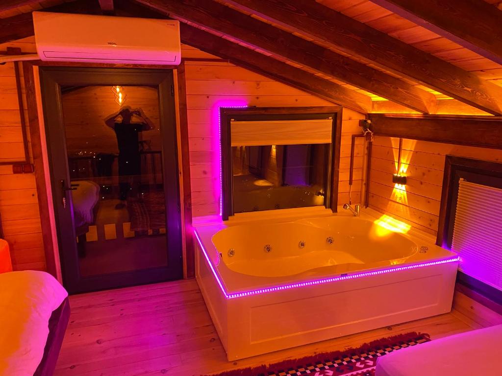 Onlayn porno maxfiy kamera flmi Büstgenli ayol bilan jinsiy aloqa