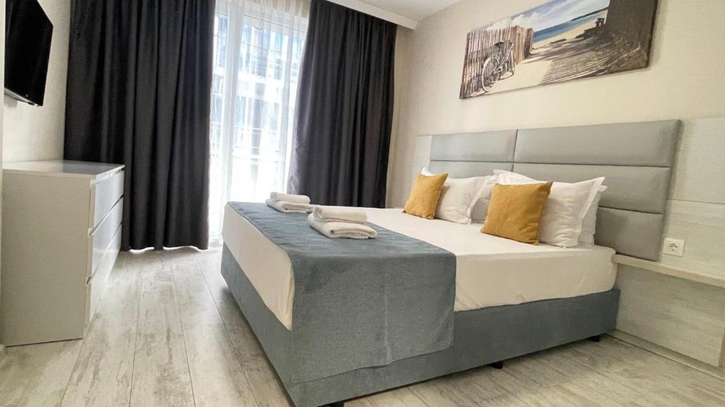 Ένα ή περισσότερα κρεβάτια σε δωμάτιο στο ESKADA Apartments
