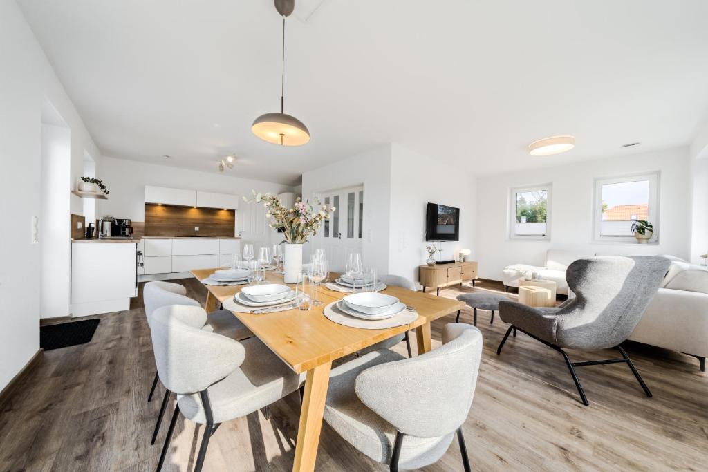 Χώρος καθιστικού στο Küsten Suite Haus Grachtenwinkel direkte Wasserlage, 2 Terrassen, 106qm, Neubaugebiet