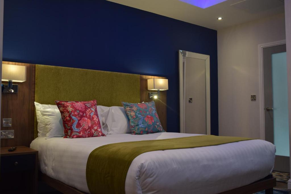 St Andrews Hotel - Deluxe King Room