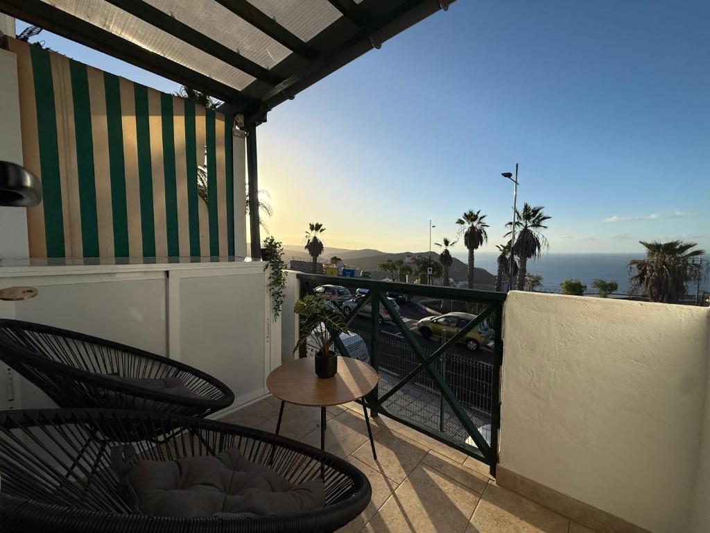 a balcony with chairs and a view of the ocean at Oceanica home in Mogán