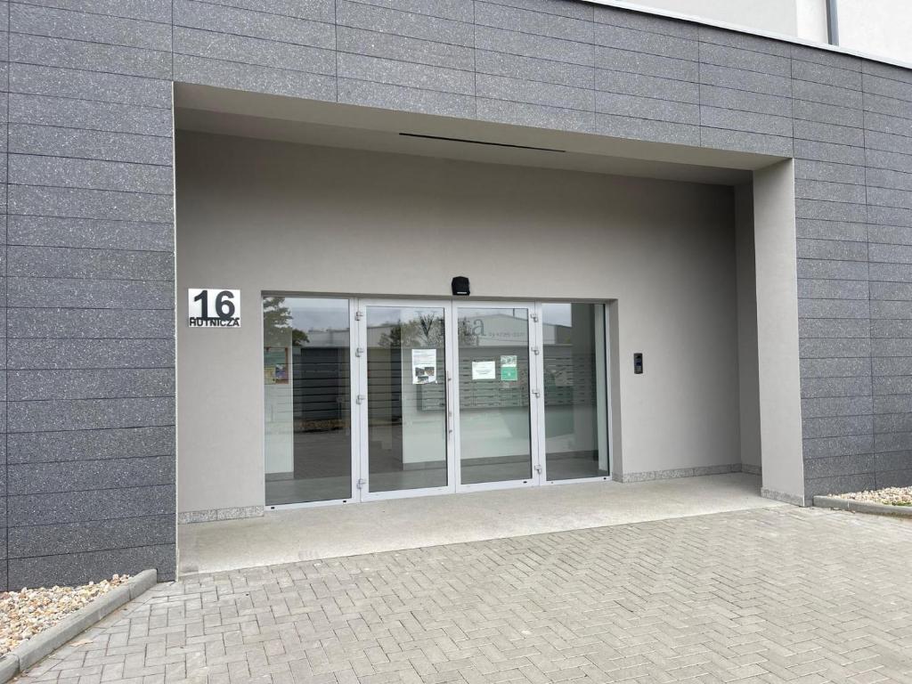an entrance to a building with a glass door at Apartament Charlotte 2 in Bolesławiec