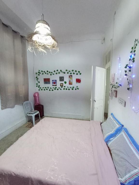 Postel nebo postele na pokoji v ubytování chambre au centre de tunis