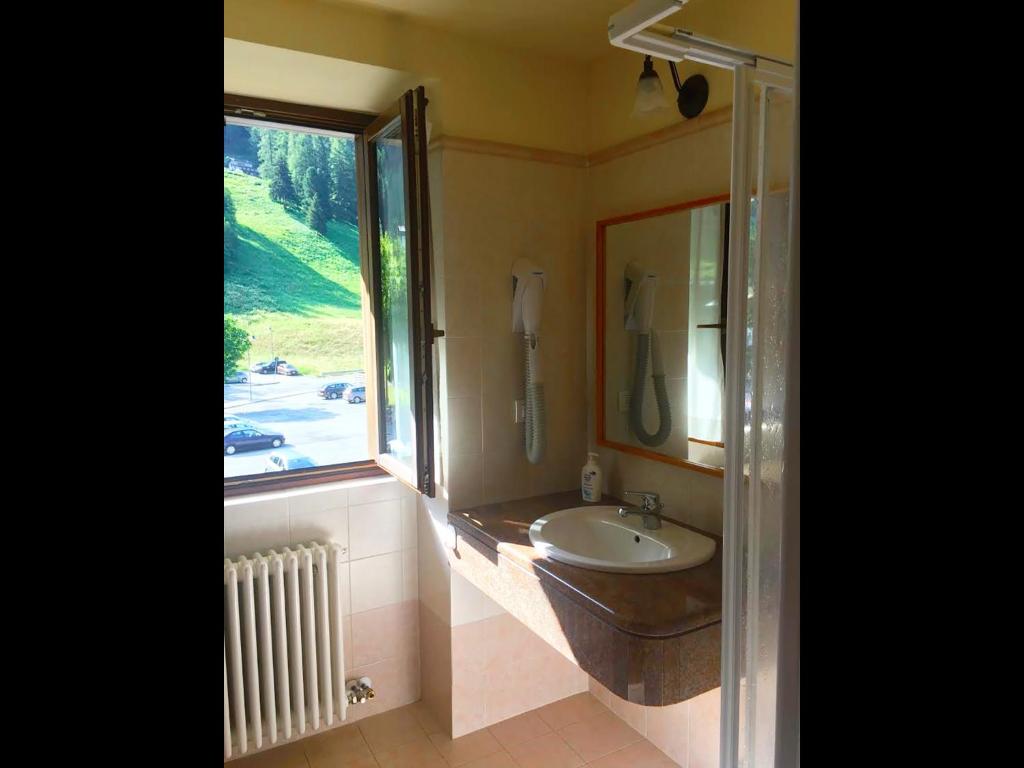 A bathroom at R.T.A. Hotel Monte Rosa
