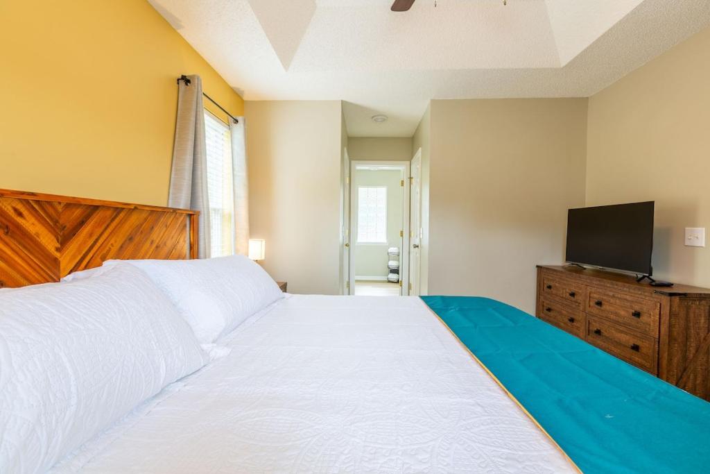 Voodi või voodid majutusasutuse Family & Couples King Suite Home Near Lake Norman State Park & 30 mins from Charlotte toas