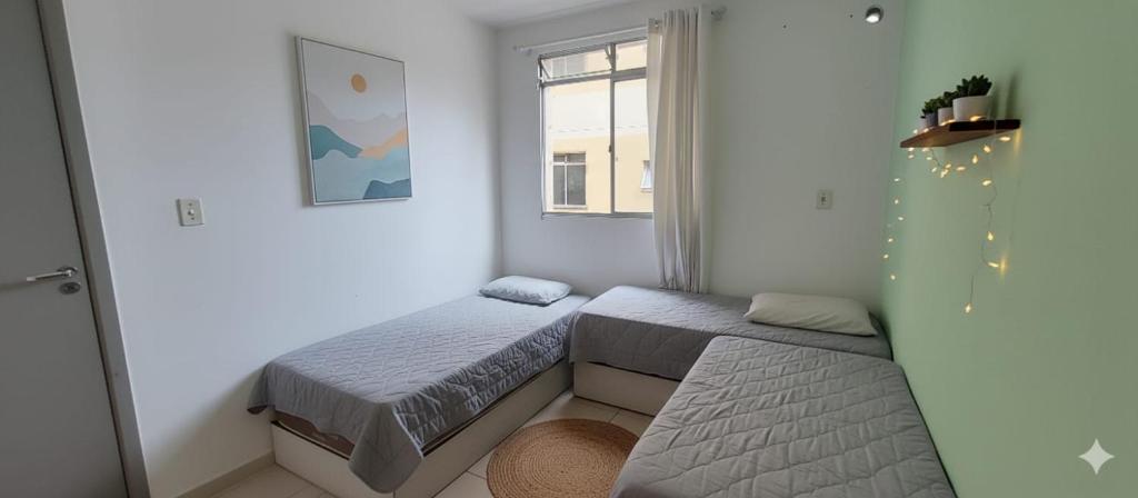 a small bedroom with a bed and a window at Apartamento COP 30 - até 6 pessoas in Ananindeua