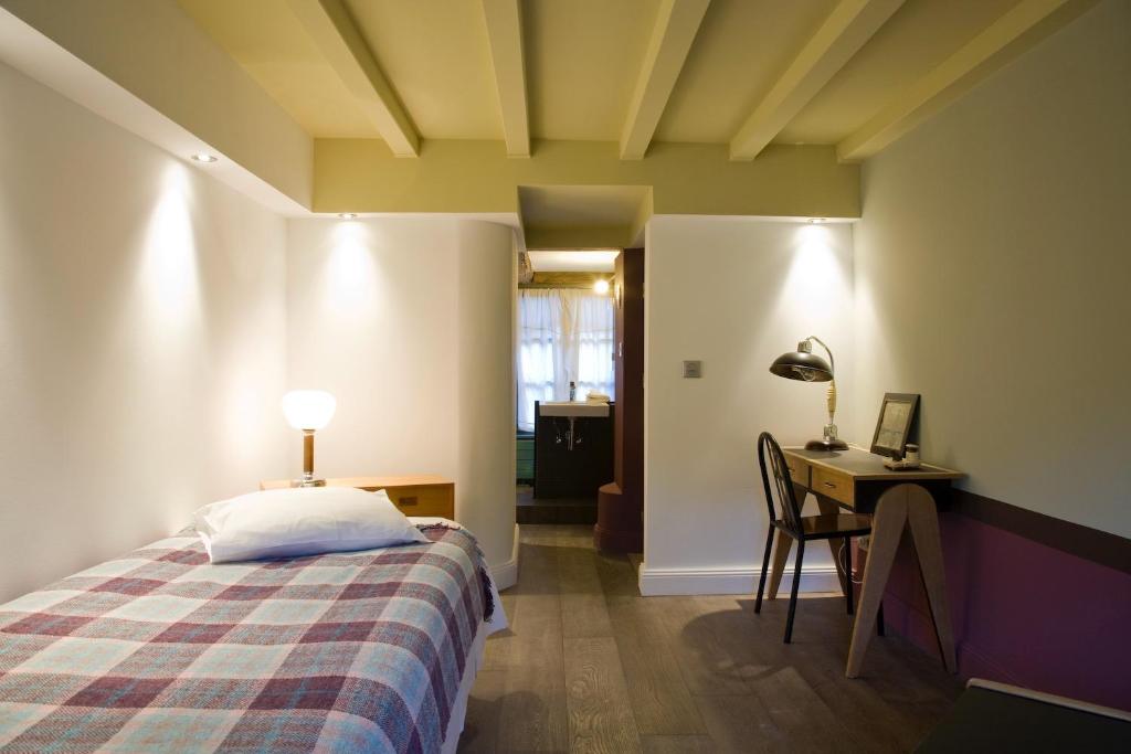 Postel nebo postele na pokoji v ubytování L'appartement au-dessus du