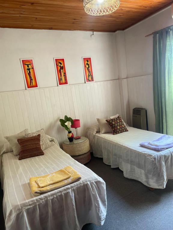 a room with two beds and a couch at Antonia in San Nicolás de los Arroyos