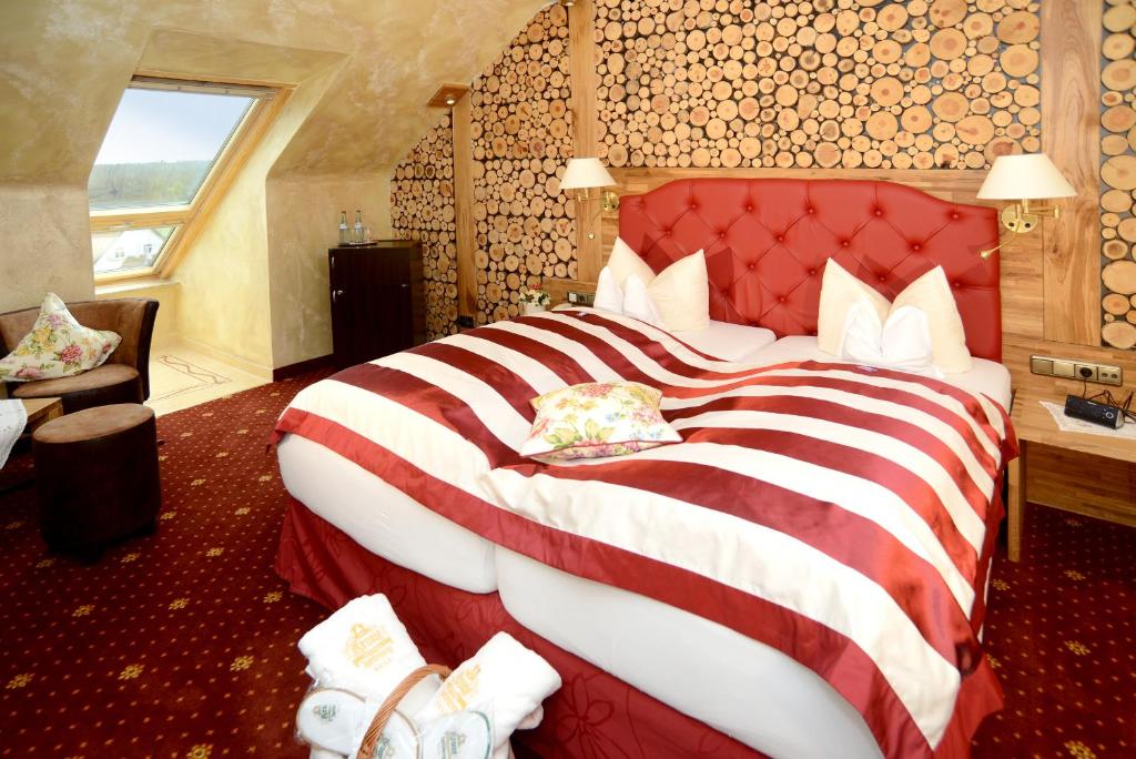 Postel nebo postele na pokoji v ubytování Hotel Krone Igelsberg