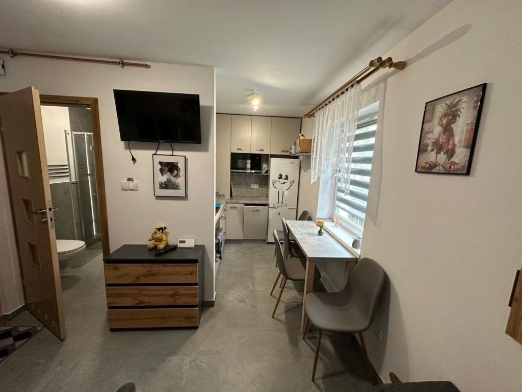 Η κουζίνα ή μικρή κουζίνα στο Apartament Zaciszny Kącik