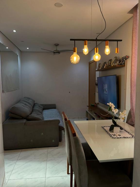 Et opholdsområde på Lindo apartamento perto de Itu