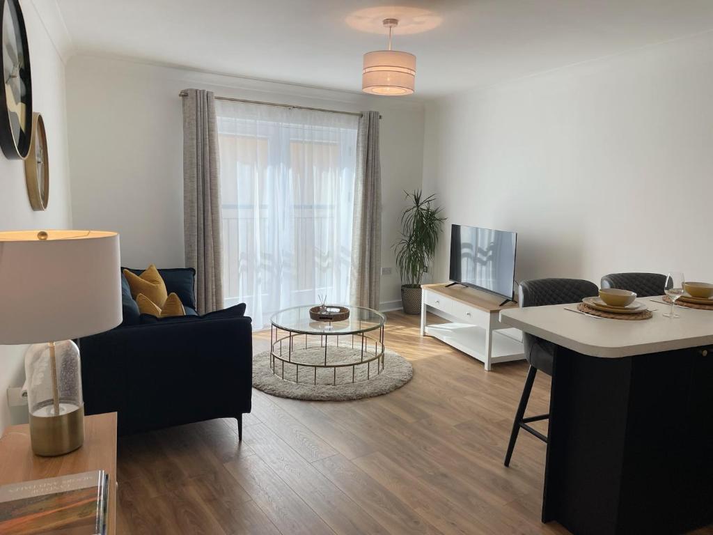 a living room with a couch and a tv at Cosy Apartment in Beverley in Beverley