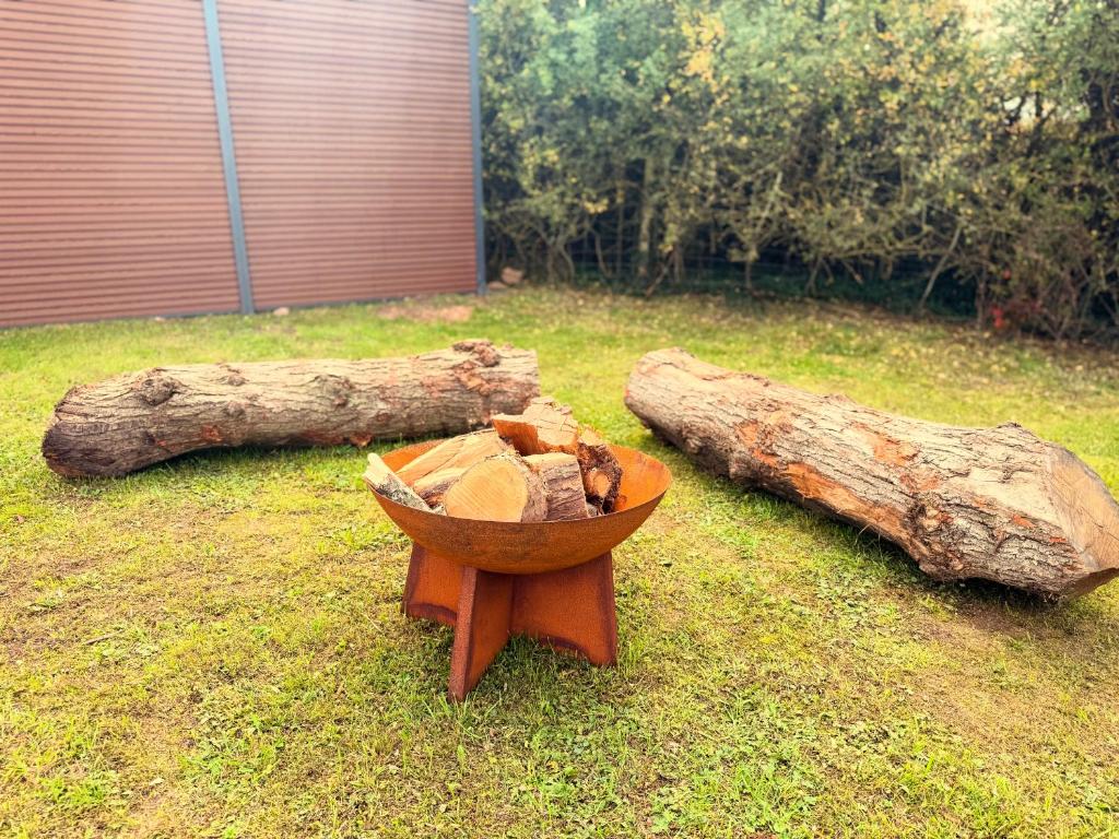 a bowl of food sitting on the grass next to a log at Luxury Lodge with Hot Tub next to Belfry Golf Course 