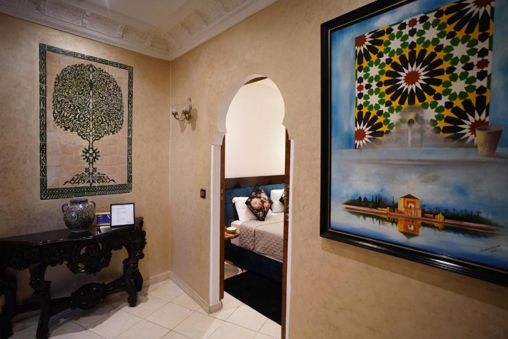 a room with a painting on the wall and a bedroom at Entre Medina et Mer Duplex in Rabat