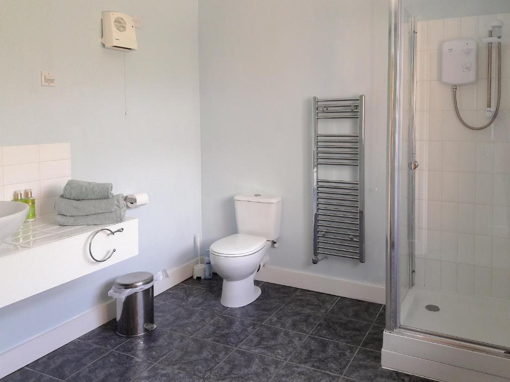 Un baño de Elm Loft