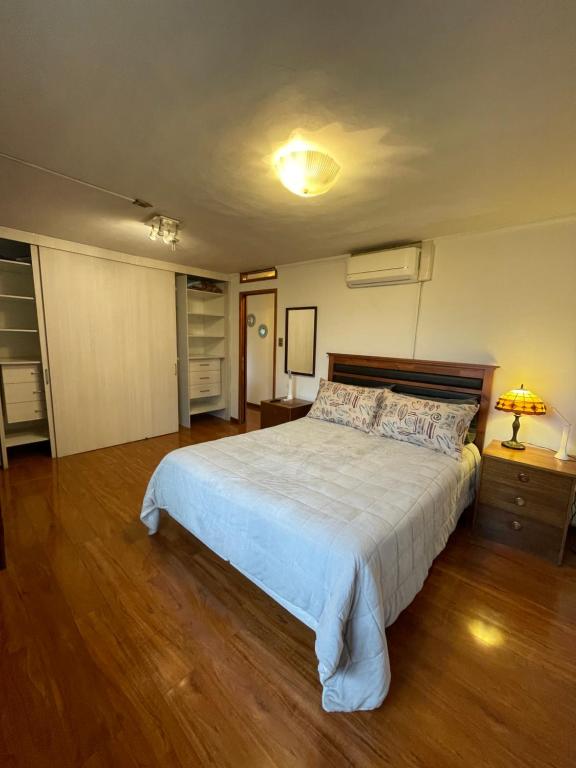 Ένα ή περισσότερα κρεβάτια σε δωμάτιο στο Alojamiento Curicó