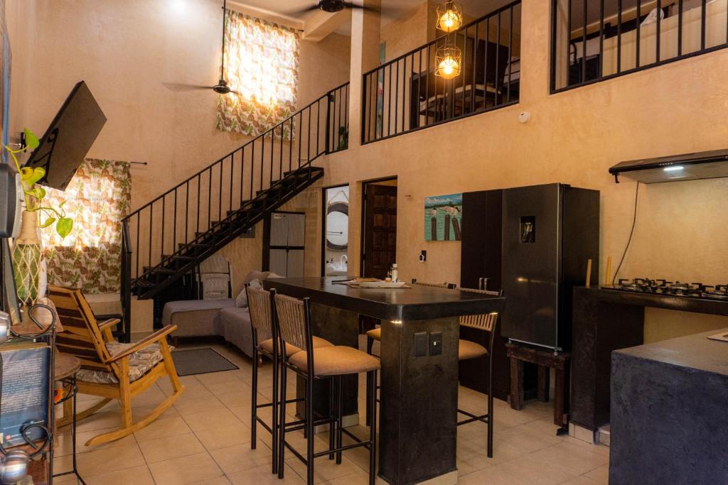 a kitchen and living room with a table and chairs at Casa Chukum en Rio Lagartos in Río Lagartos