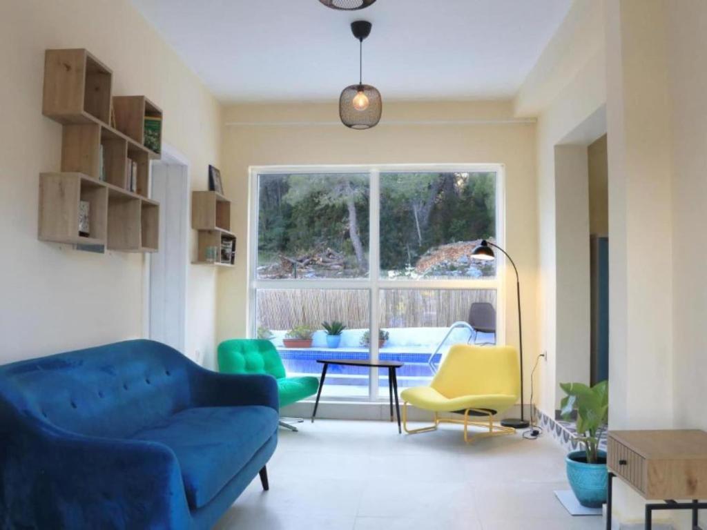 Posezení v ubytování Four Bedroom Holiday Home with Pool