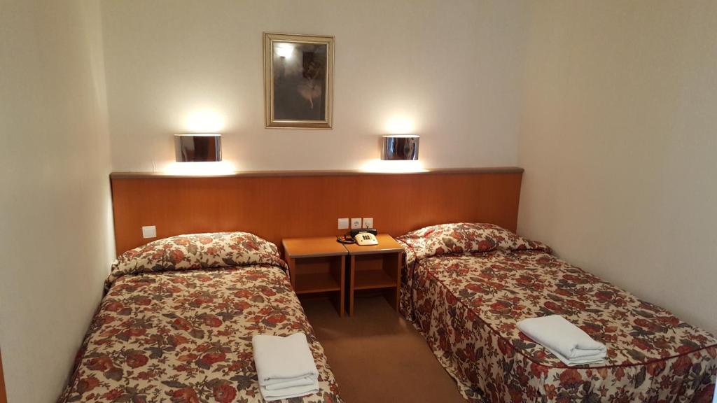 Postel nebo postele na pokoji v ubytování Hotel Bellevue