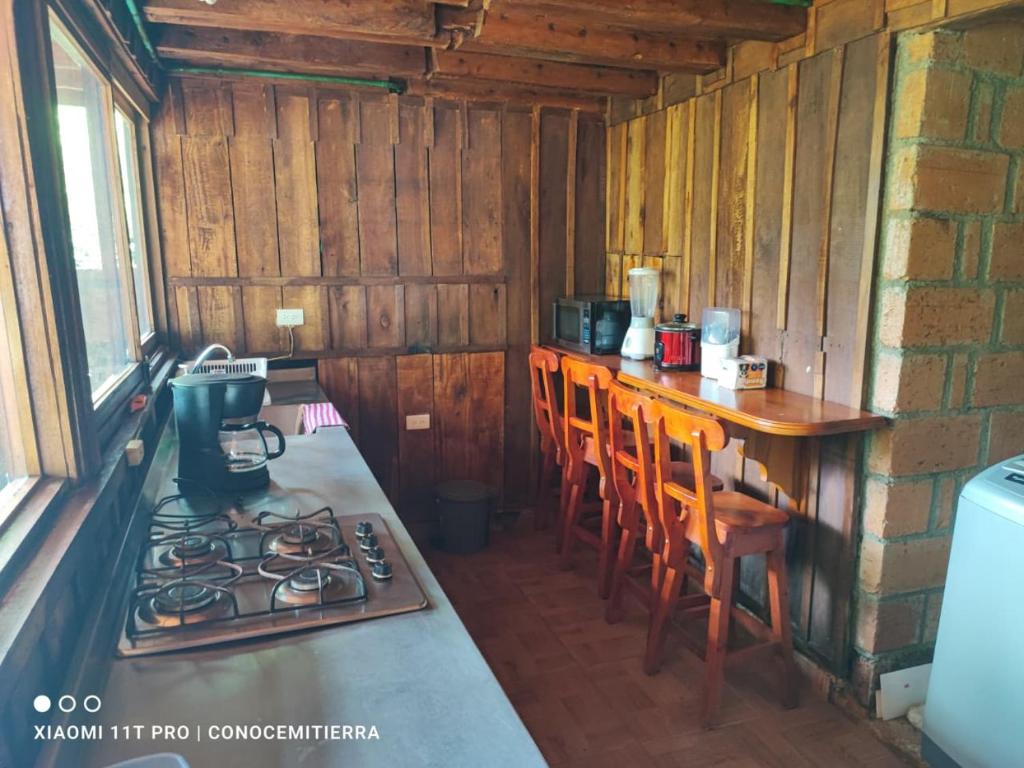 Η κουζίνα ή μικρή κουζίνα στο Hostal y Cabaña los Juanes