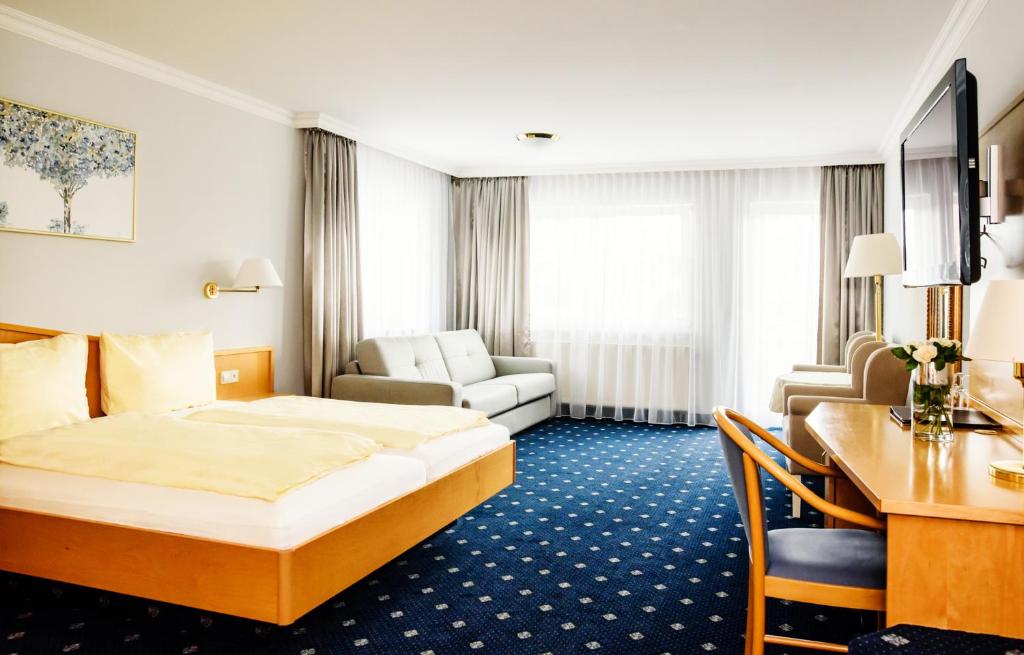Postel nebo postele na pokoji v ubytování Sporthotel Schönblick