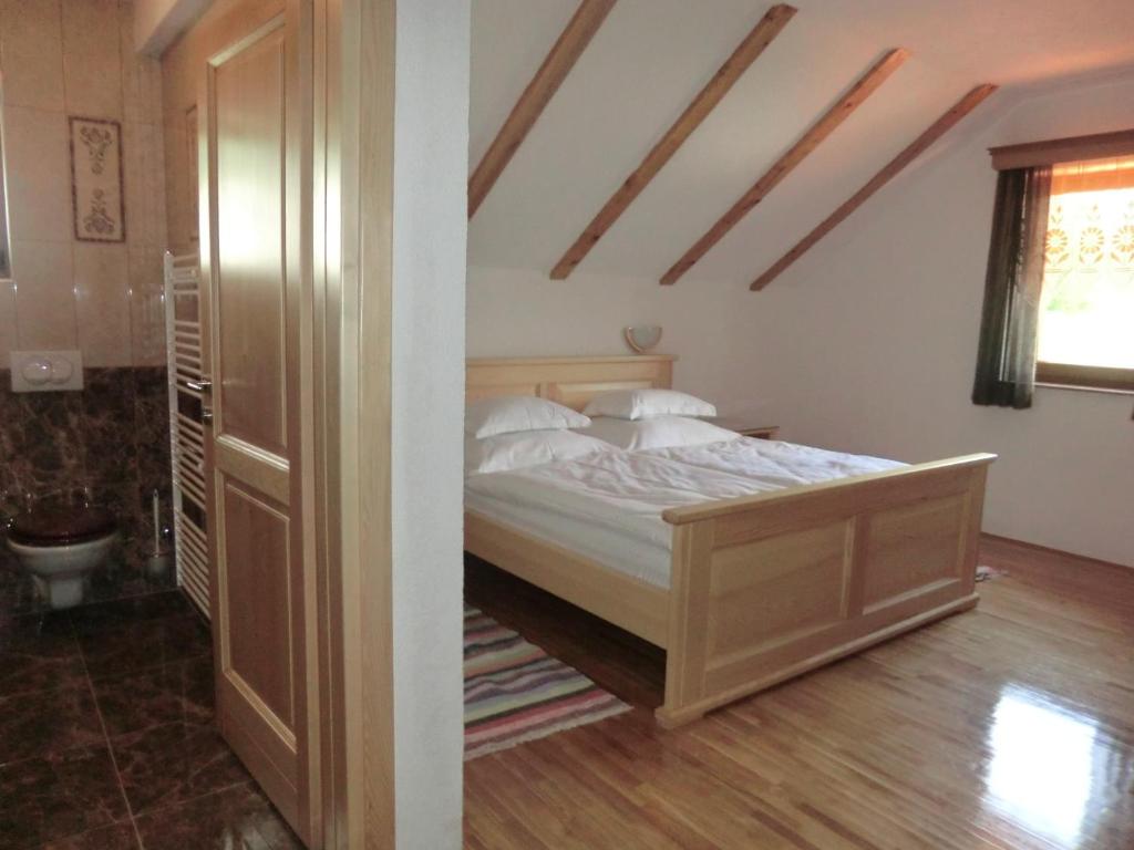 Posteľ alebo postele v izbe v ubytovaní Ethno House Izvor