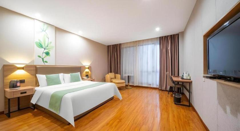 Postel nebo postele na pokoji v ubytování GreenTree Inn Jining Yanzhou Jiuzhou Fangyuan Business Hotel