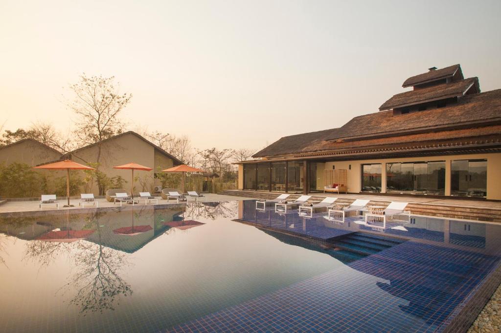 Bazén v ubytování Meghauli Serai Chitwan National Park - A Taj Safari Lodge nebo v jeho okolí