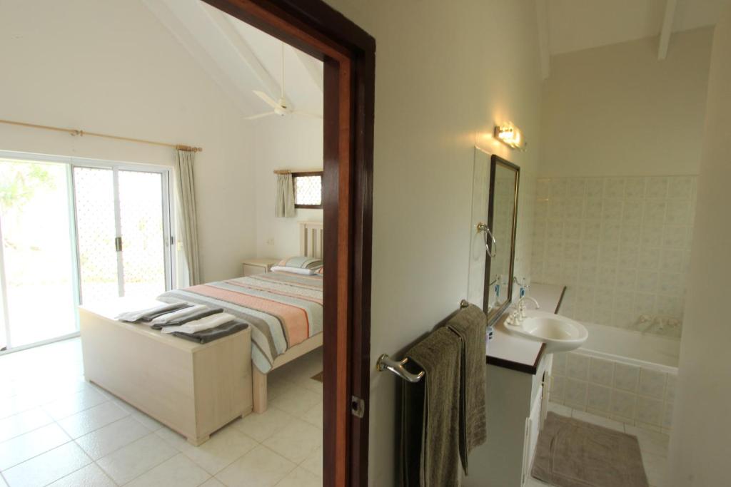 Koupelna v ubytování Vila Del Mare Beachfront Villas