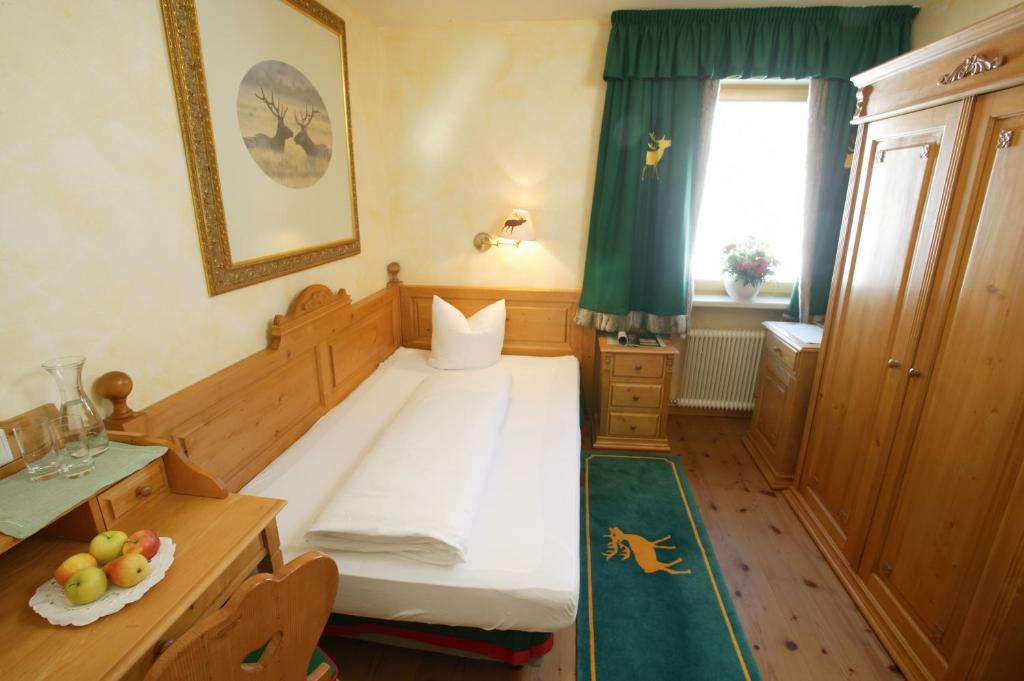 Postel nebo postele na pokoji v ubytování Hotel Gasthof Adler