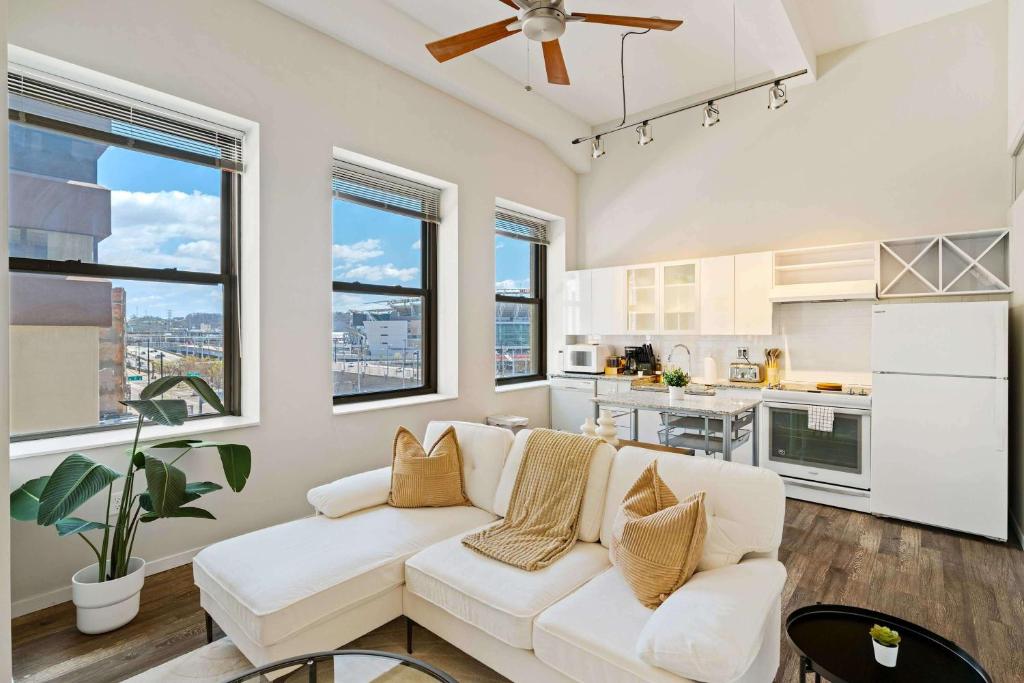 a living room with a white couch and some windows at CBD Apartment Pool 24-7 Gym Parking in Cincinnati