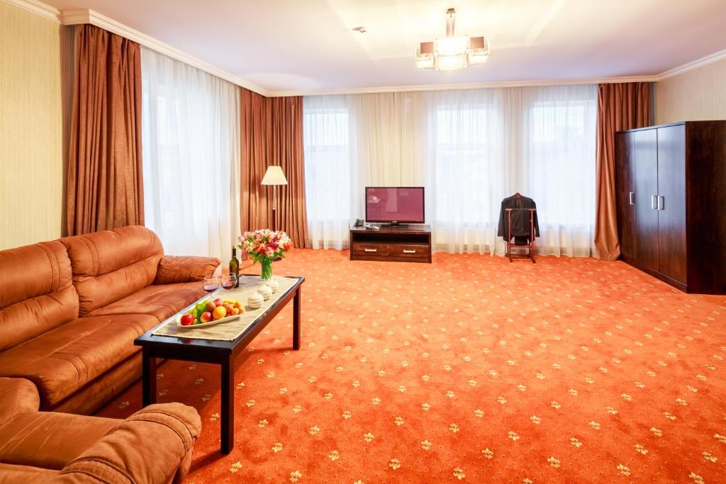 Зона вітальні в Taurus Hotel & SPA