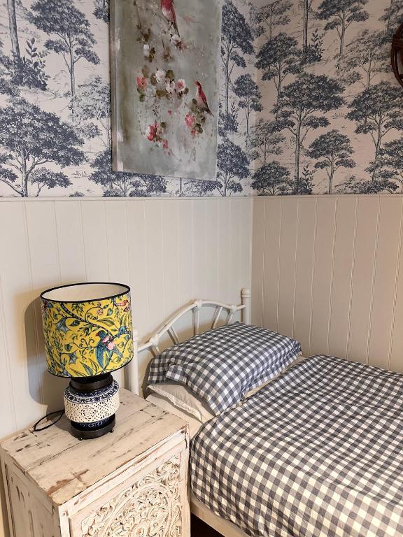 The Boho - 4 min walk to beach & town - Resim 12