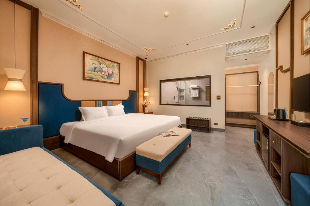 Tam Coc Center Luxury Hotel & Villa - 11