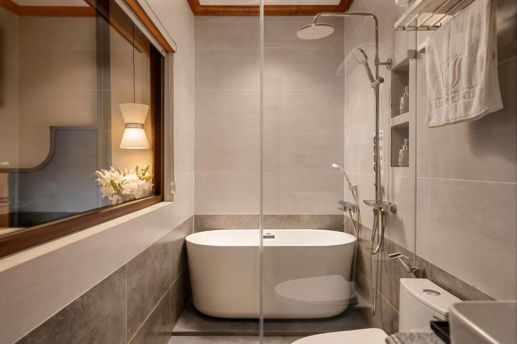 Tam Coc Center Luxury Hotel & Villa - 17