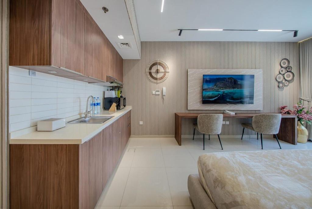 فضای داخلی Poolview Studio Apartment in Zuhour Uptown AlZahia در شارجه - تصویر ۳