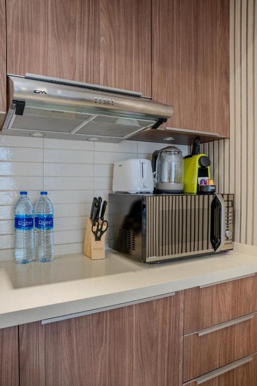 امکانات Poolview Studio Apartment in Zuhour Uptown AlZahia - تصویر ۴