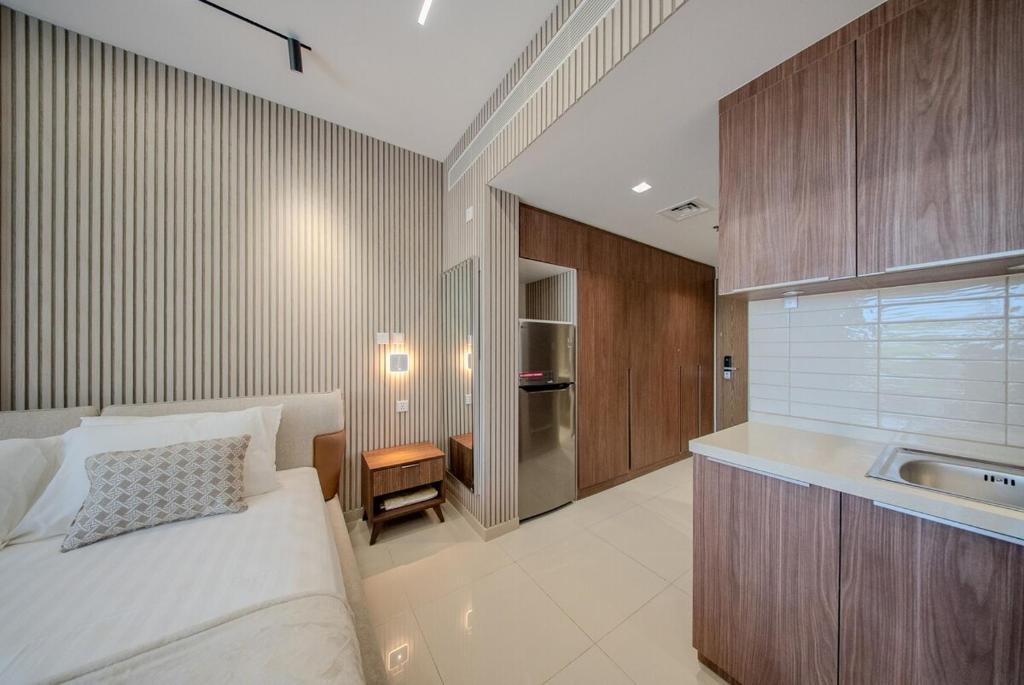 لابی و فضای عمومی Poolview Studio Apartment in Zuhour Uptown AlZahia - تصویر ۵