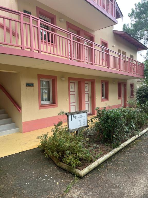 L'orée des Pins TROPICO Appartement T2 en RDC avec terrasse refait à neuf - Apartamento De Un Dormitorio