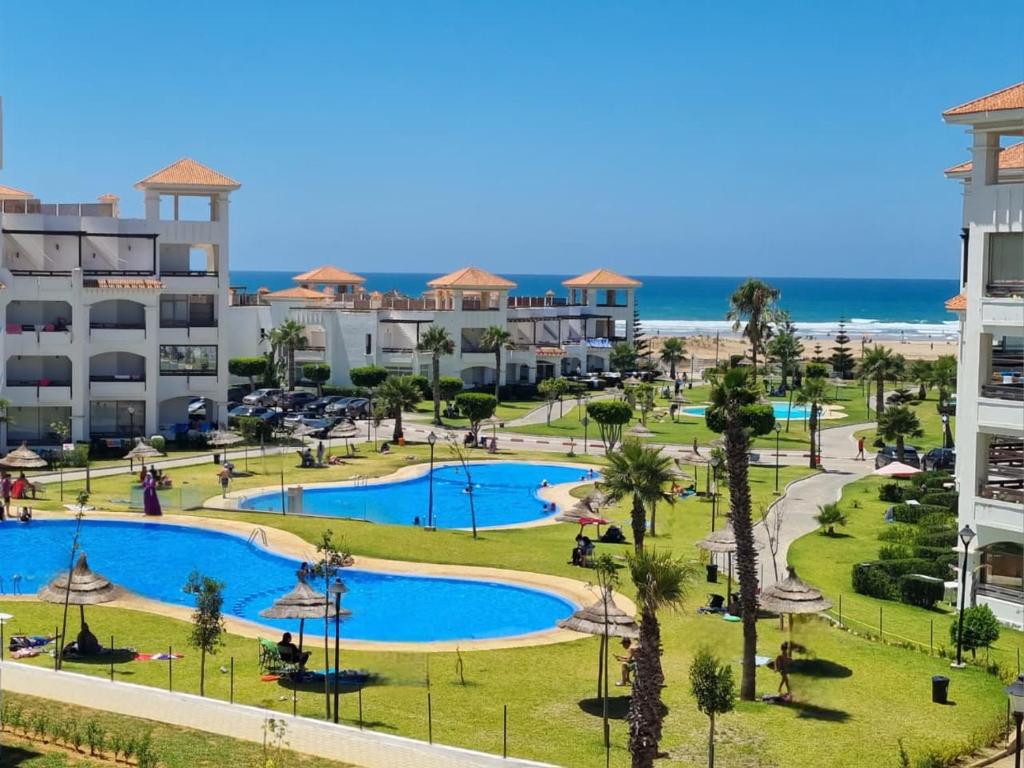 Bazén v ubytování Dar Zêlis - Private garden, pools & beach access - Beralmar nebo v jeho okolí