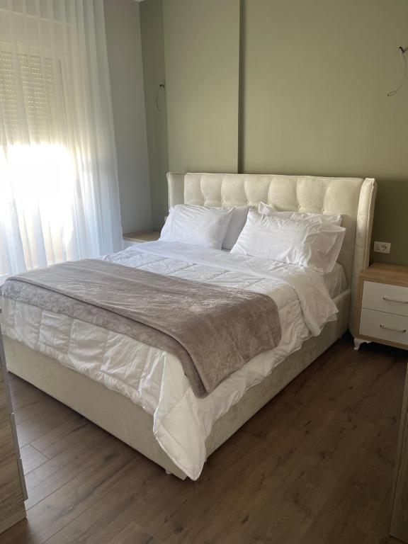 Postel nebo postele na pokoji v ubytování Spacious apartment with balcony