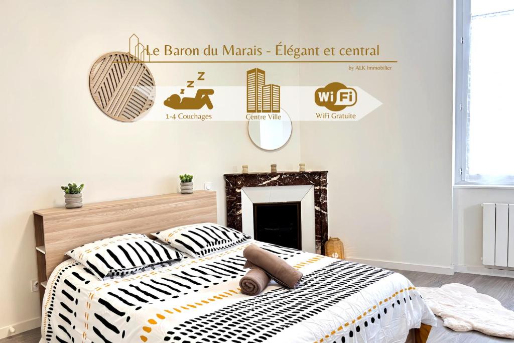 a bedroom with a bed and a sign on the wall at Le Baron du Marais - Élégant et central in Roanne