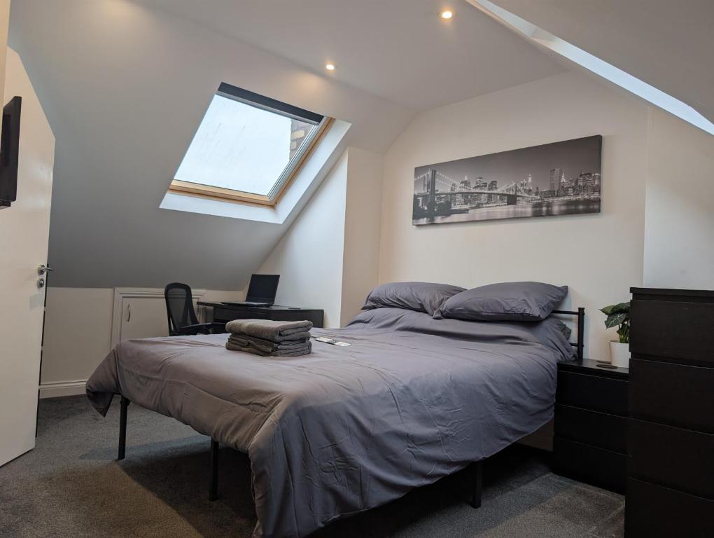 Ένα ή περισσότερα κρεβάτια σε δωμάτιο στο CosyRooms Central Bristol