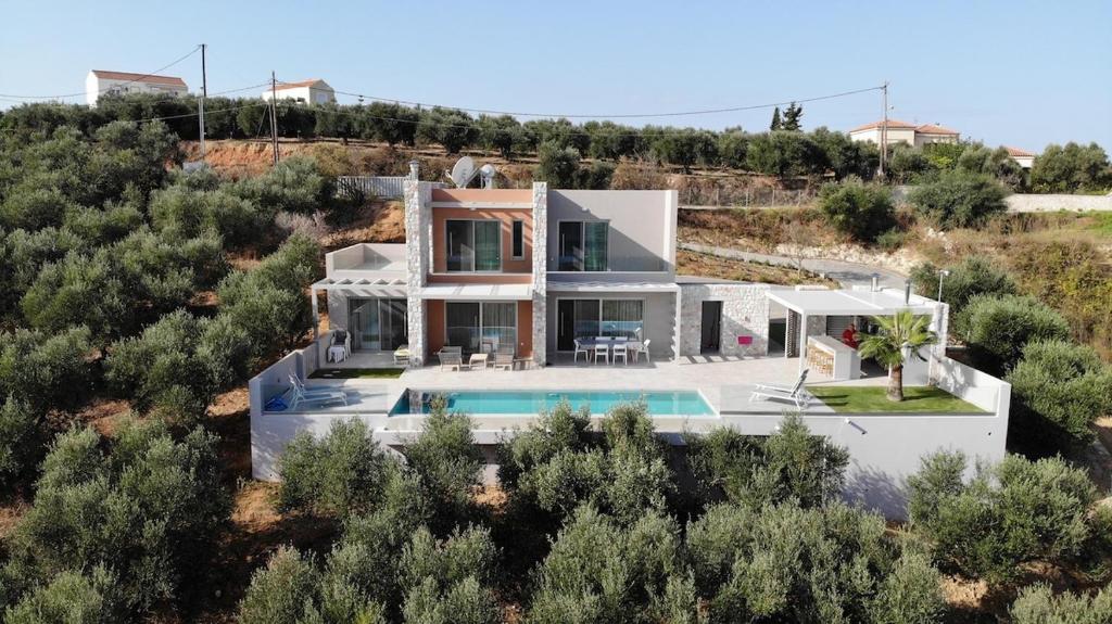 Πισίνα στο ή κοντά στο Villa Chryso