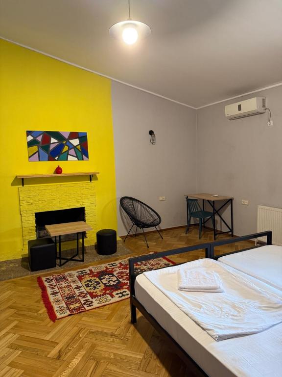 Ein Sitzbereich in der Unterkunft Red Door