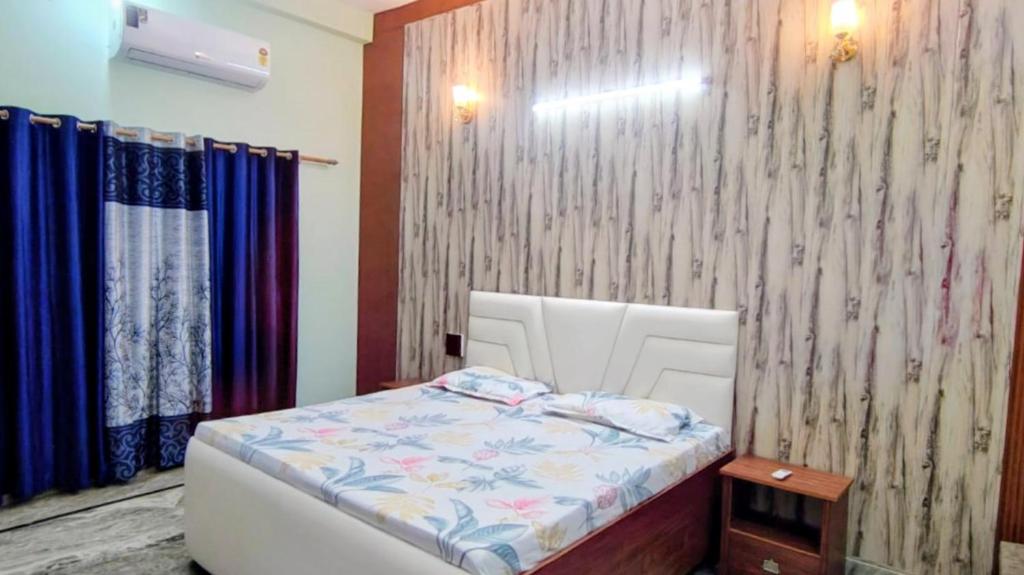 Ένα ή περισσότερα κρεβάτια σε δωμάτιο στο Aaranya Retreat by Agrawal's