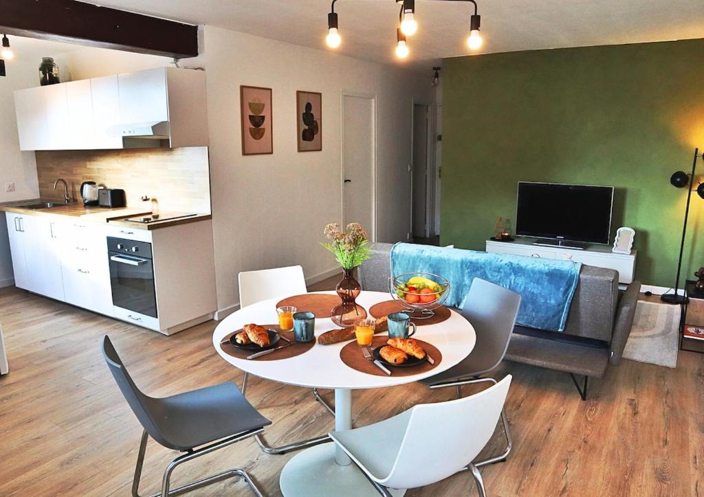 Kuchyň nebo kuchyňský kout v ubytování Loft Bord de Seine - Calme, Vue dégagée & Parking